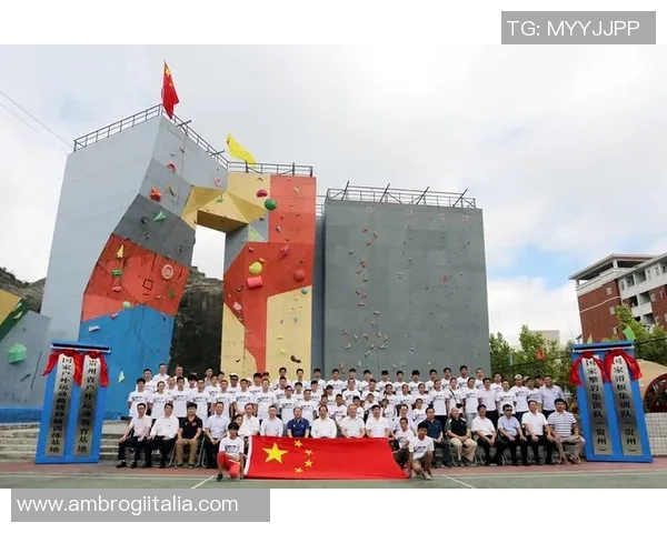 西安攀岩队在滑板精英赛中的团队协作展现与精彩点评